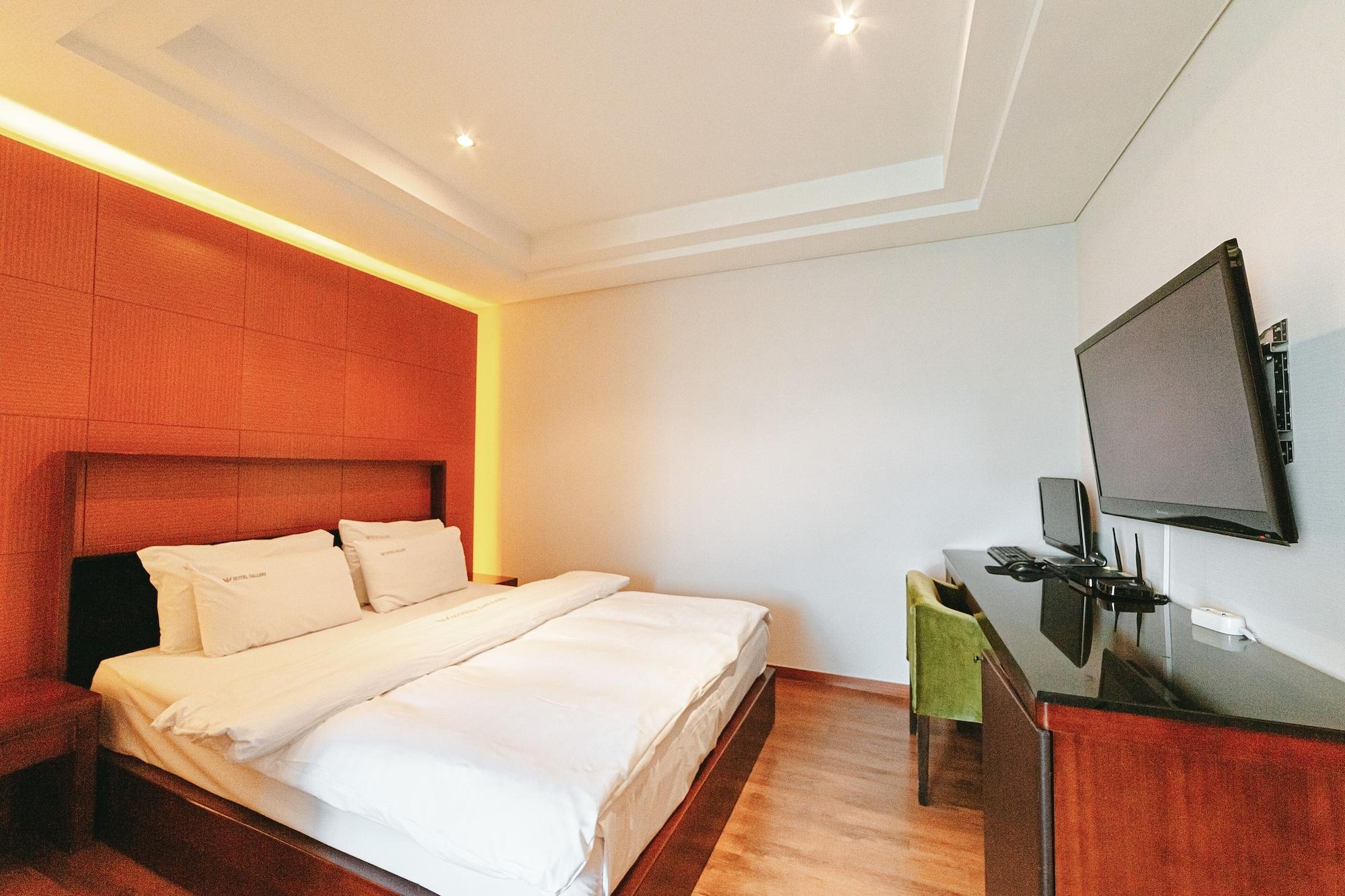 Gallery Tourist Hotel Tongyeong Exterior photo