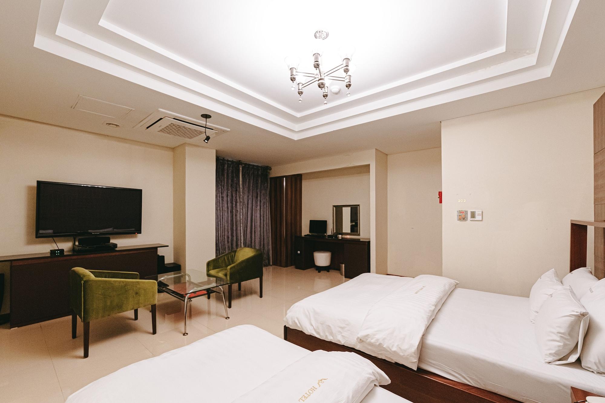 Gallery Tourist Hotel Tongyeong Exterior photo