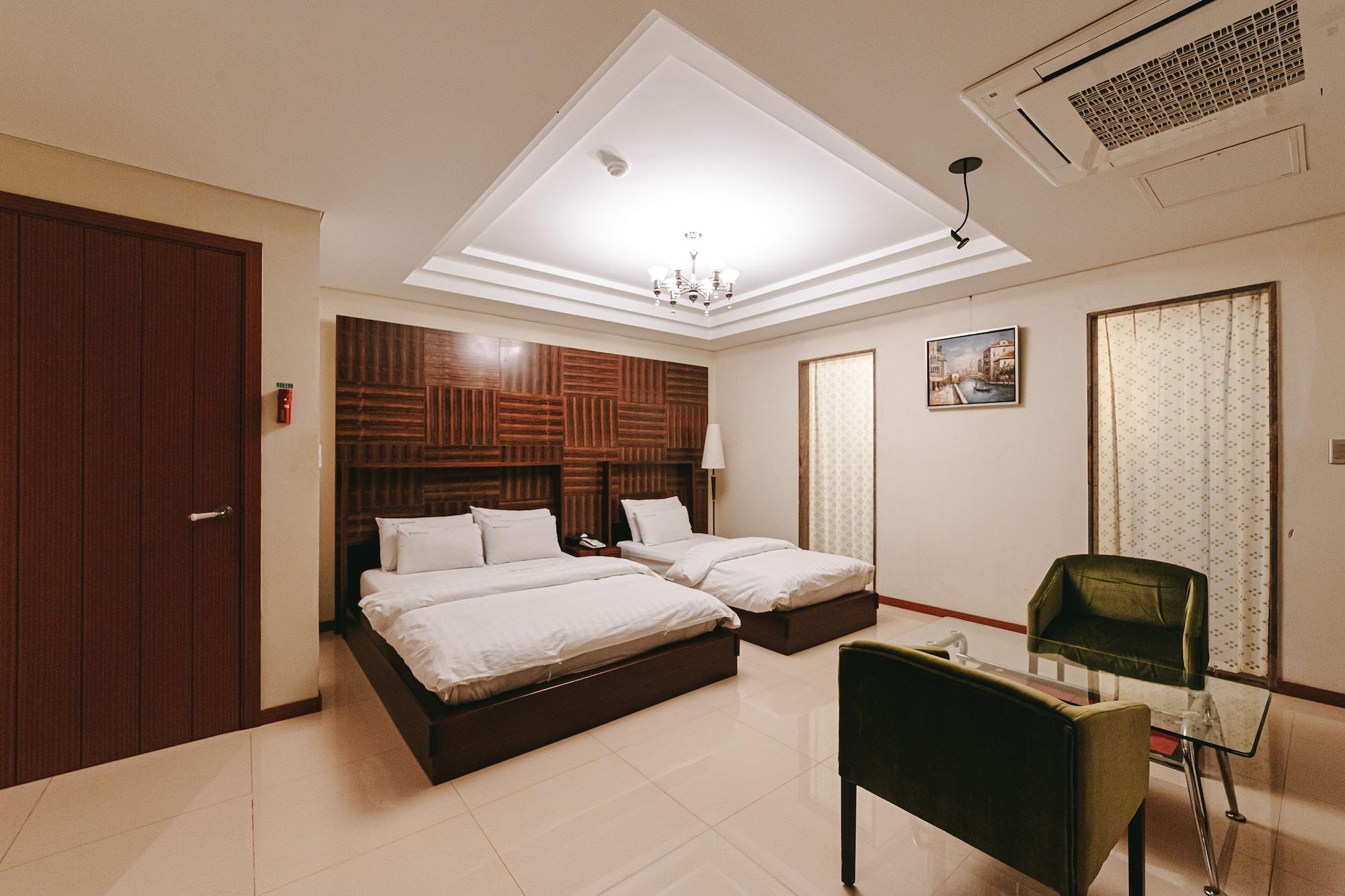 Gallery Tourist Hotel Tongyeong Exterior photo