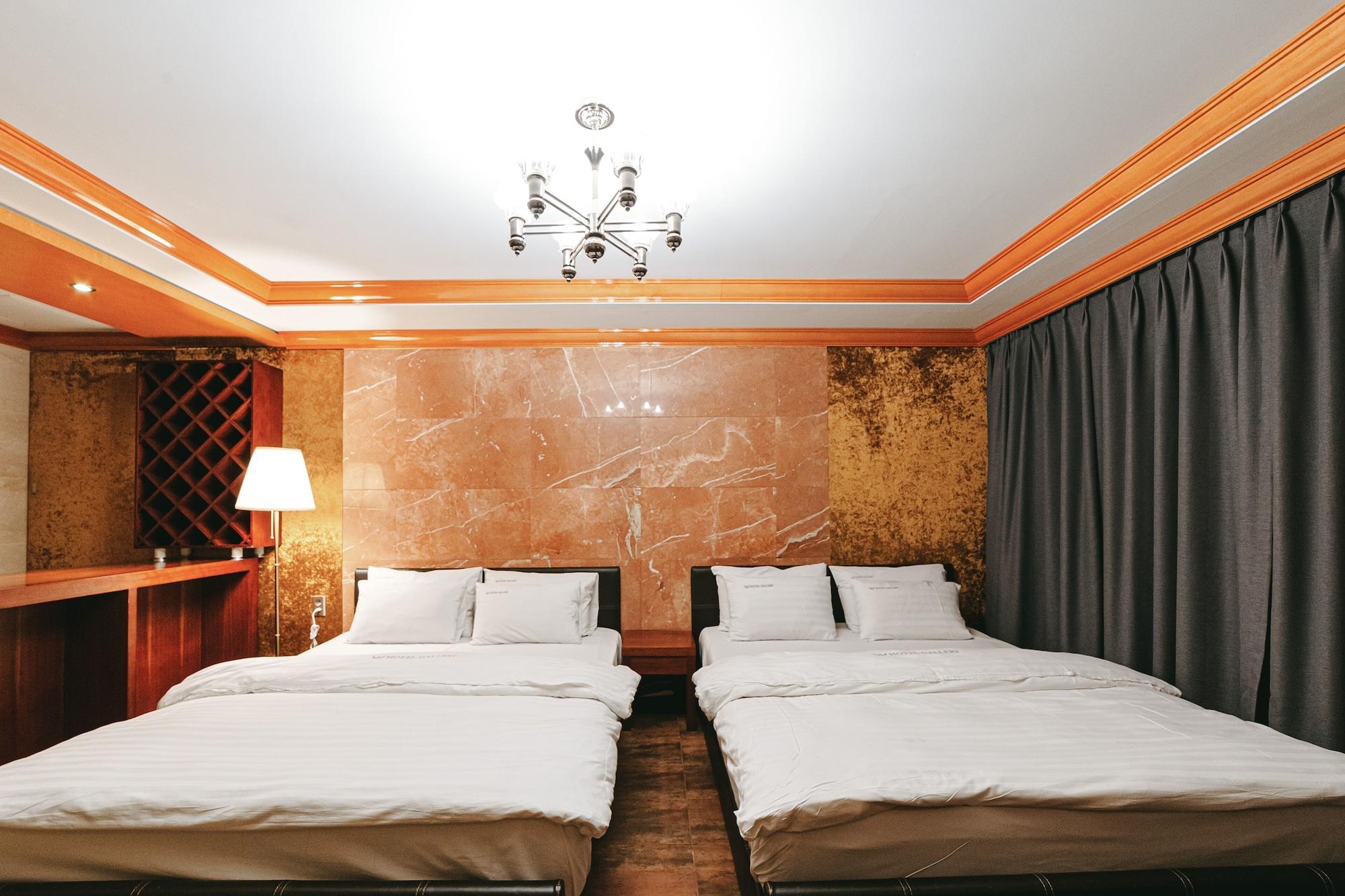 Gallery Tourist Hotel Tongyeong Exterior photo
