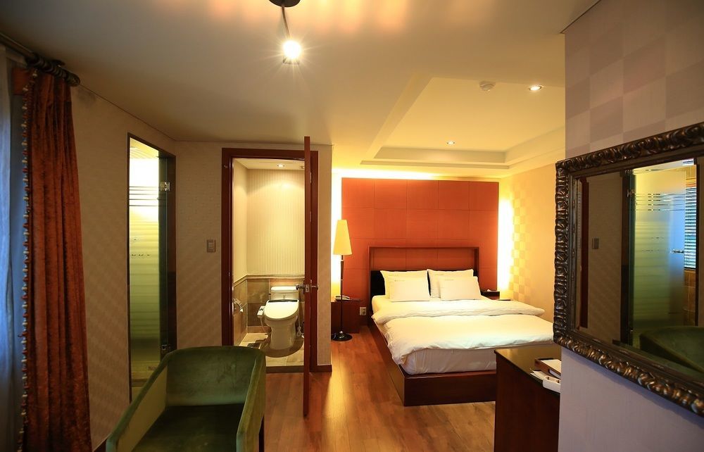 Gallery Tourist Hotel Tongyeong Exterior photo
