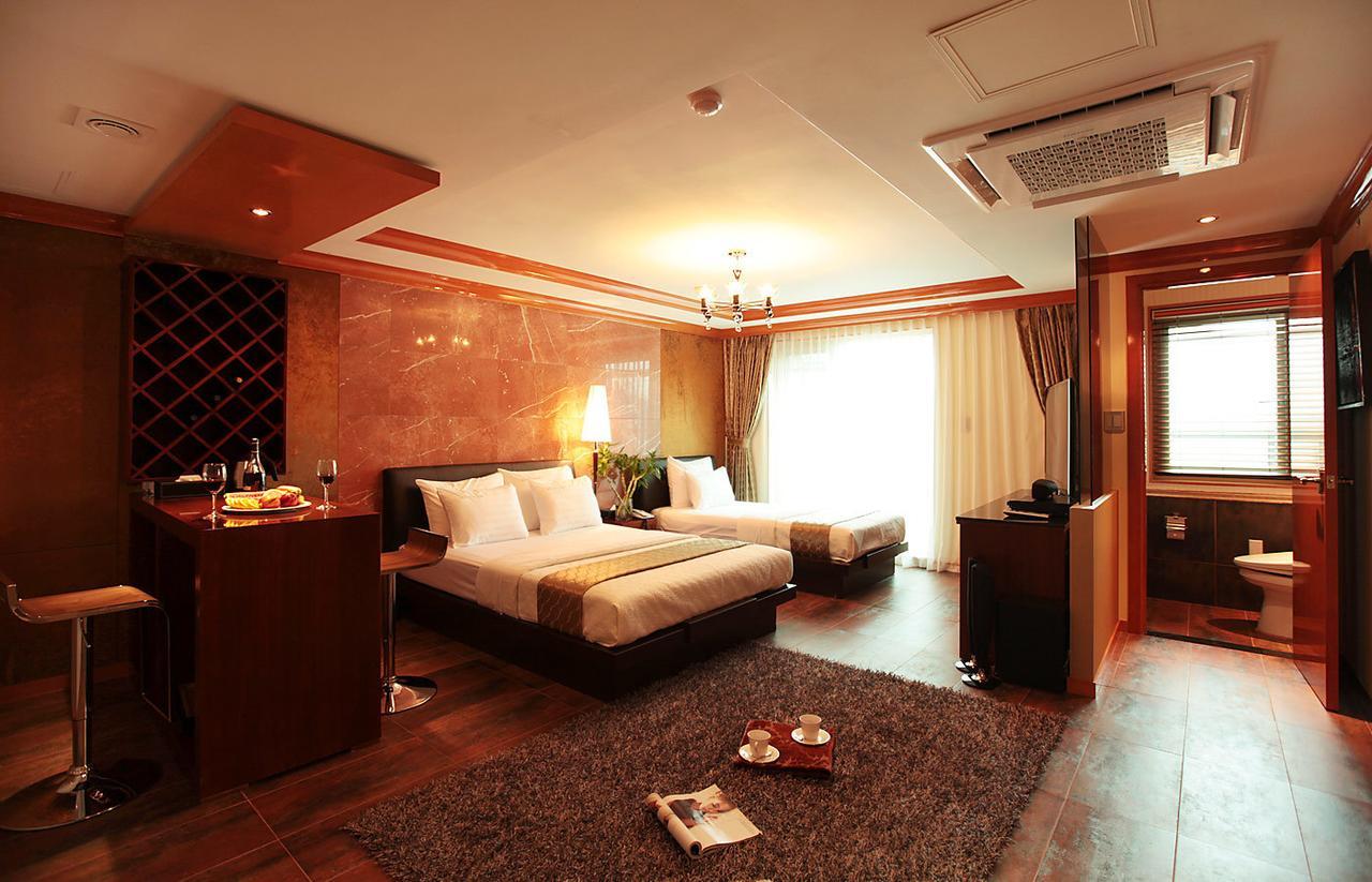Gallery Tourist Hotel Tongyeong Exterior photo
