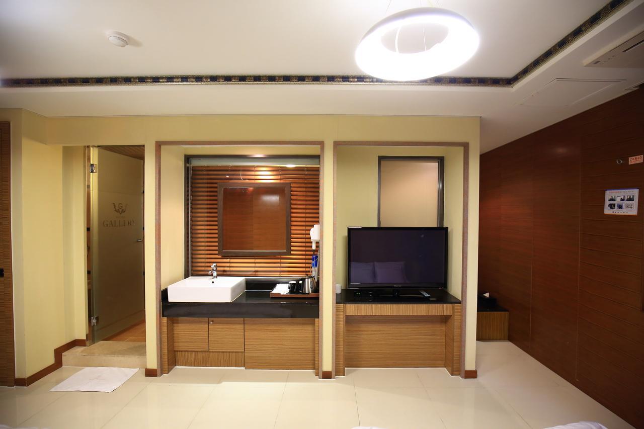 Gallery Tourist Hotel Tongyeong Exterior photo