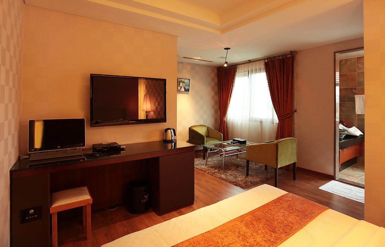 Gallery Tourist Hotel Tongyeong Room photo